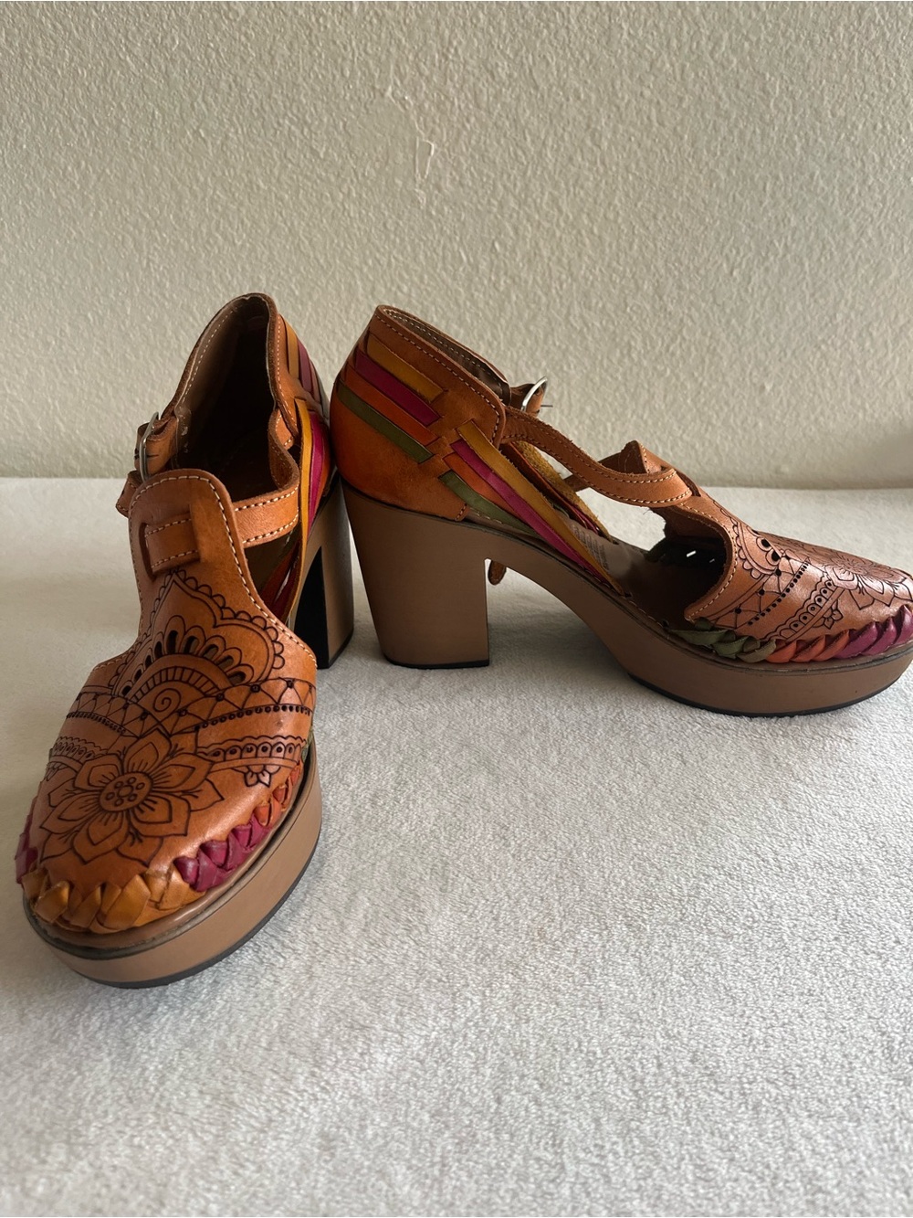 Women’s Tan Leather Floral-Detail Block Heel Pumps Boho